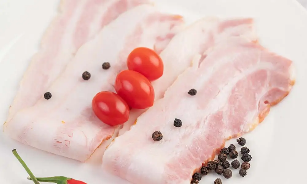 how many calories in bacon