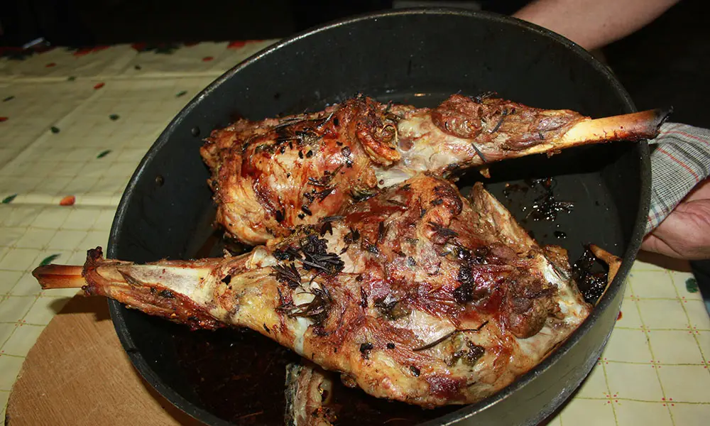 how long to cook lamb shoulder in slow cooker